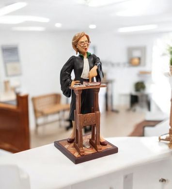 FO-84011 Статуэтка мал. "Адвокат" (The Lady Lawyer. Forchino), 9*9*22 см