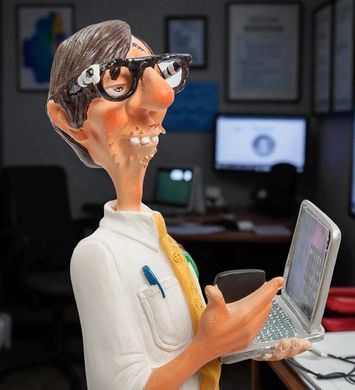 FO-84009 Статуетка малий. "Програміст" (The Computer Expert Forchino)