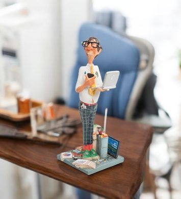 FO-84009 Статуетка малий. "Програміст" (The Computer Expert Forchino)
