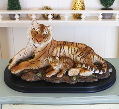 Тигриця з тигром на деревяной подставке 43 * 24 * 23 см SM00242-3-P1, Цветной, 43*24*23