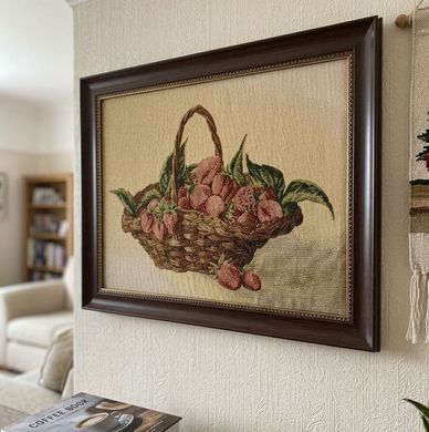 Гобеленовая картина в рамке "Клубника в корзине" 54&times;41,5 см, 54*41,5 см